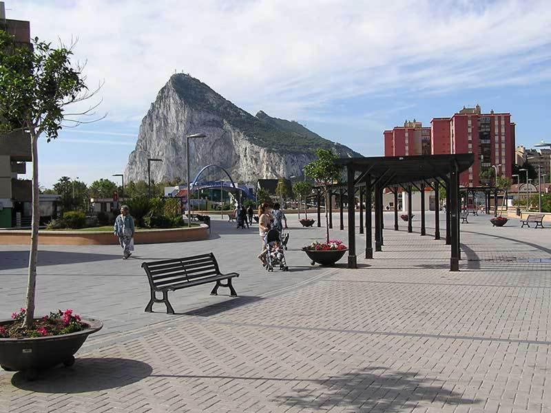 Practico Apartamento A 5 Min Andando De Gibraltar Y El Centro, Frente Al Mar La Línea de la Concepción Екстериор снимка